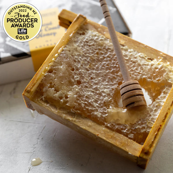 j friend Frame Uncut Raw Comb Honey (380g net)
