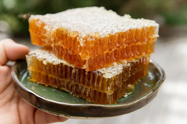 Honey By The Sea Cold Mānuka-Smoked Honeycomb