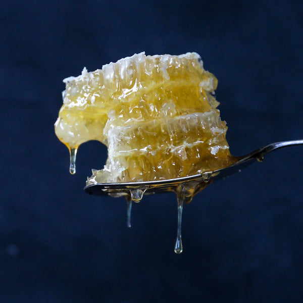 j friend Frame Uncut Raw Comb Honey (380g net)